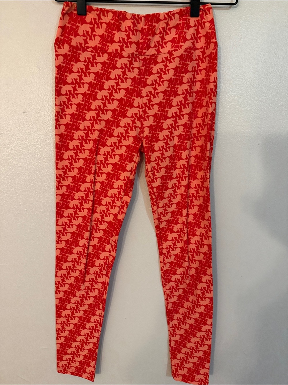 LuLaRoe Red and Coral Cupid-Print Leggings